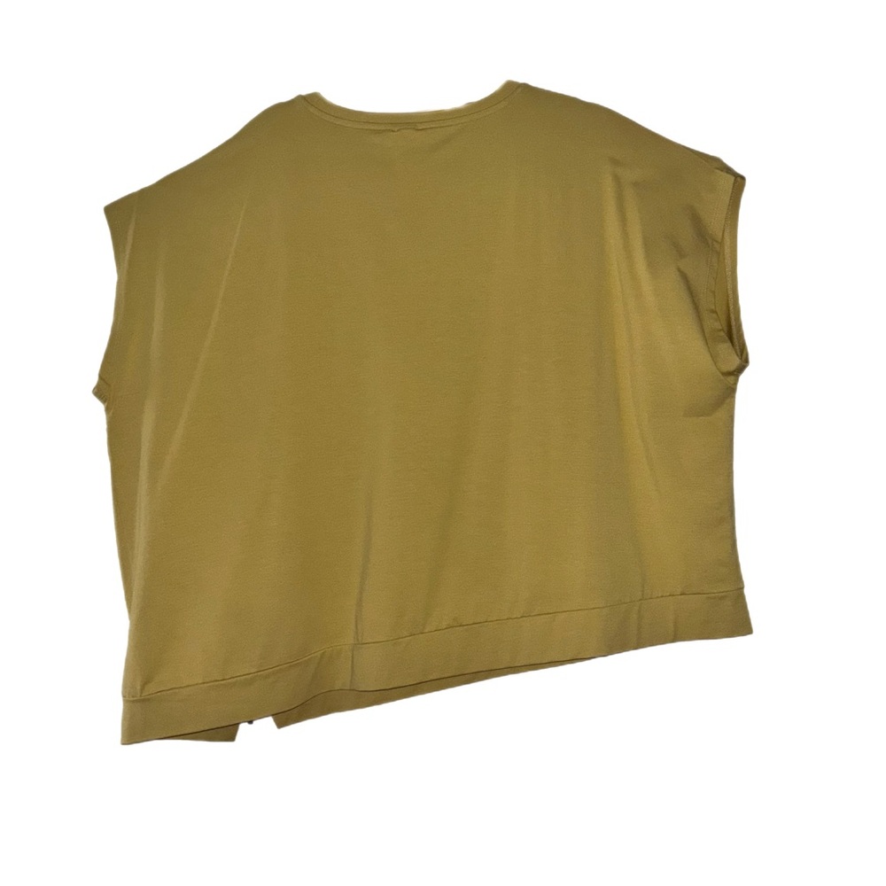 Chic Women's yellow Top with Asymmetrical Zipper NWOT - Picture 4 of 8